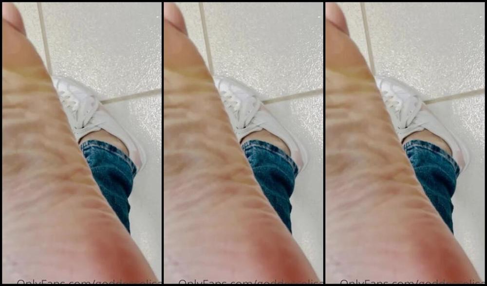 Goddesselisaa Onlyfans While I Am Working A Little Break 9