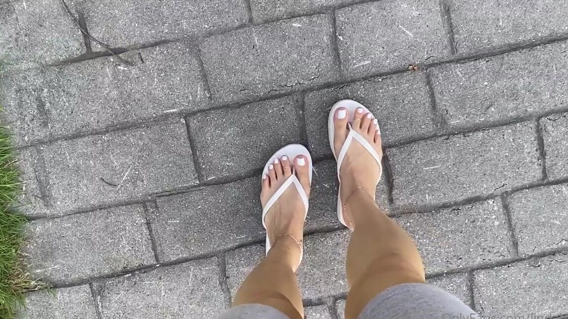 Lindabooxo Onlyfans White Flip Flops And White Toesp