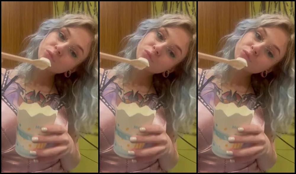 Cyber Coxx Nicknamed Cybercoxx 12 18 2022 Onlyfans Video Mhhh Che Buono Il Gelato Del Mc Pensa Vedermi Al Tavolo Cosi