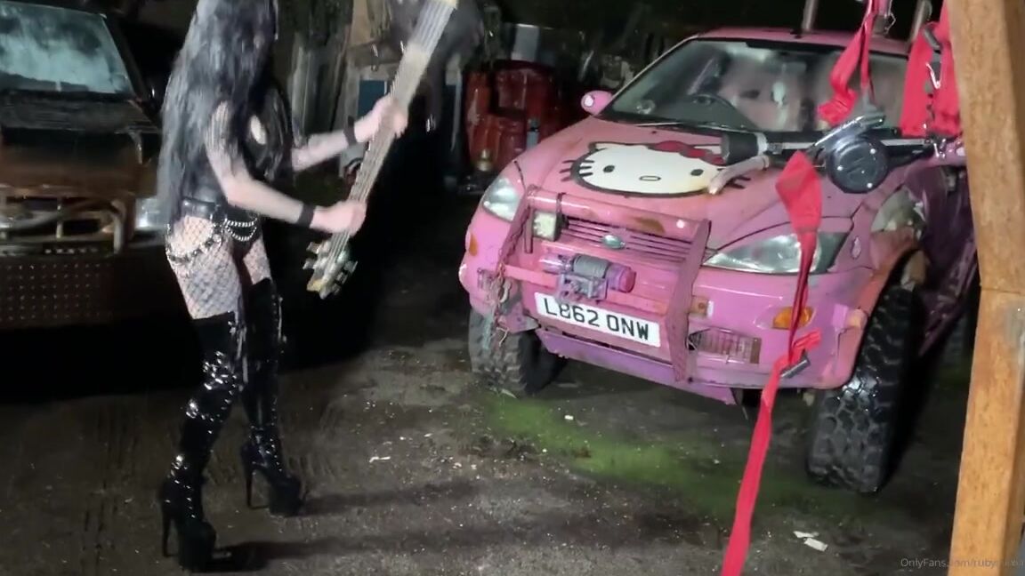 Miss Ruby Alexia Nicknamed Rubyalexia Onlyfans Smashing Up My Bass In Latex And Thigh Boots I M Secretly Really Tiny