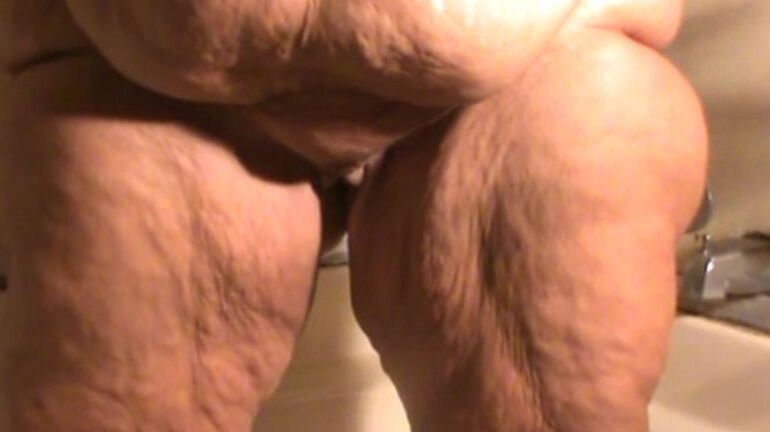 Hotlynn Gushing All Over