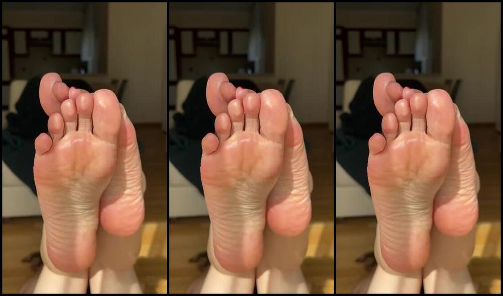 Cute Lily F33T Nicknamed Cute Lily F33T 09 07 2023 Onlyfans Video Soles In Sunshine Enjoy