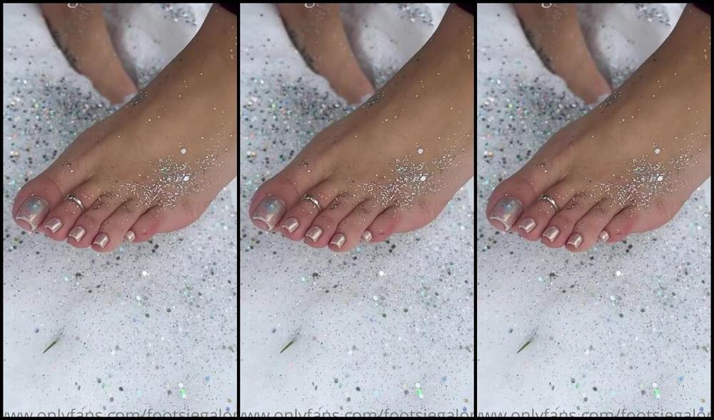Footsiegalore Onlyfans Day 13 Reveal Snow Queen Listen To The Snow Crush And Melt Beneath My Sizzling Soles I 1