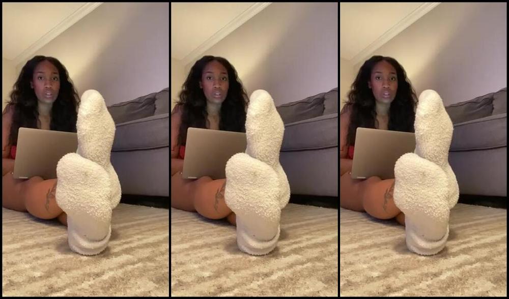 Nicholesole Onlyfans When Your Girlfriend Is Trying To Complete A Work Deadline And Your Foot Fetish Gets In The Way 1P