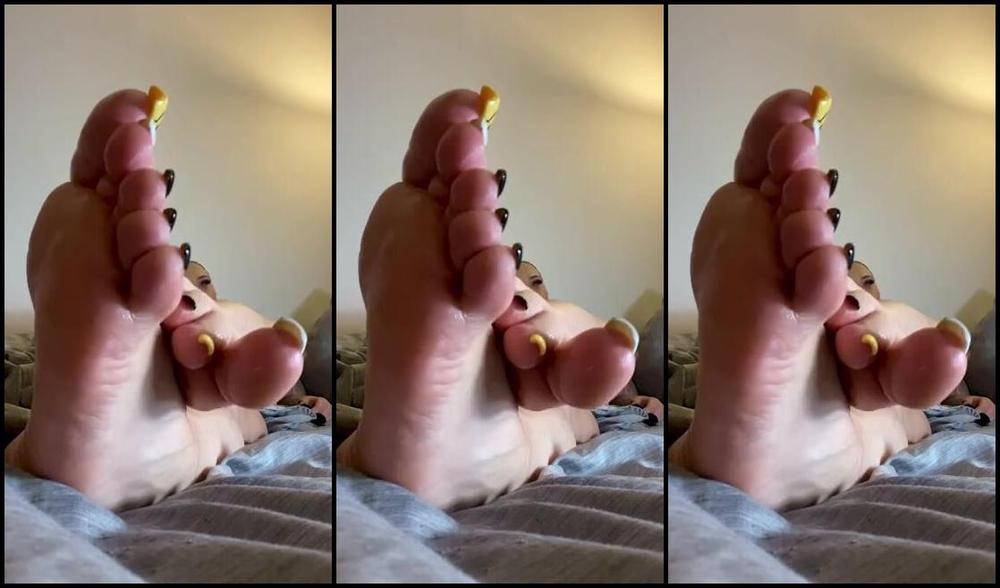 Anushkavelvet Onlyfans Felt Like Teasing You With My Plump Toes Before Bed This Should Put You To Sleep And Make Your Mor