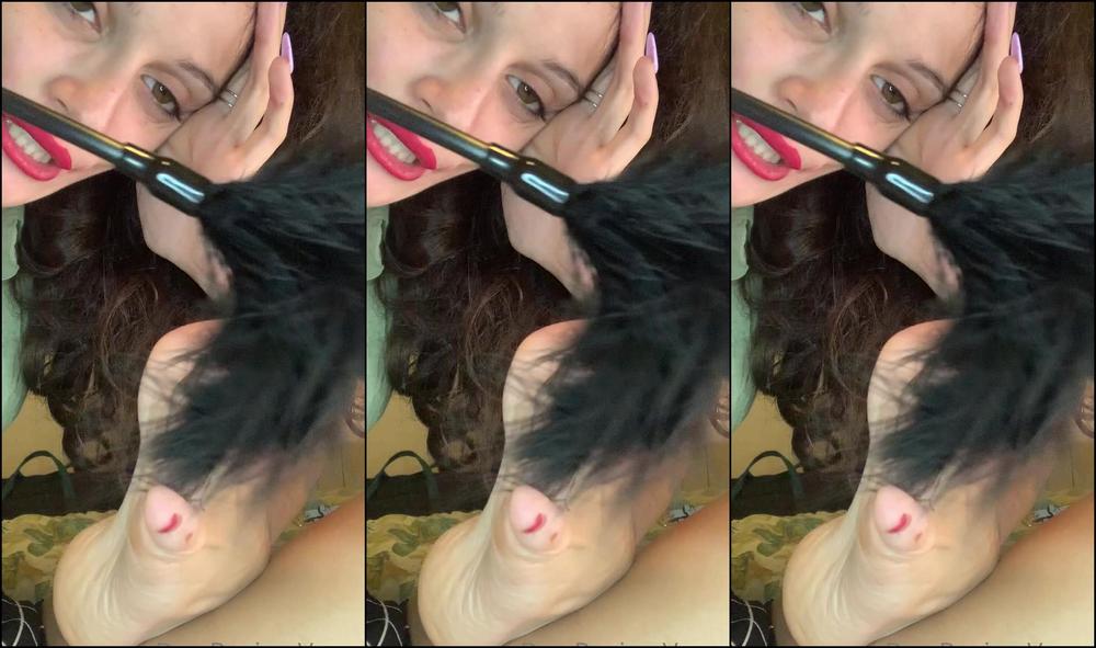 Venere Battisti Quanto Amo L Adorazione Dei Miei Piedini Sentire Quella Lingua Sensuale Che Scivola Nel