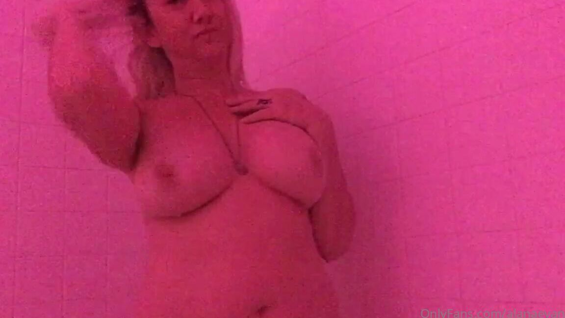 Alanaevansxxx 537152470 07 15 2020 Feels So Good Hot Water On My Skin Fingers In My