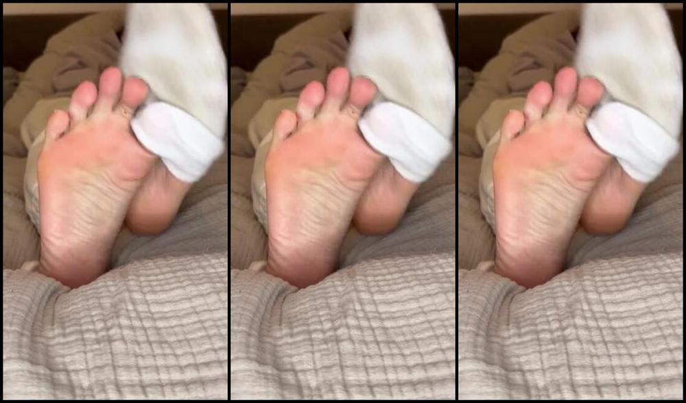 Germangirlnextdoor95 Onlyfans I Ignore You As Much As I Can While You Stare At My Perfect Soles