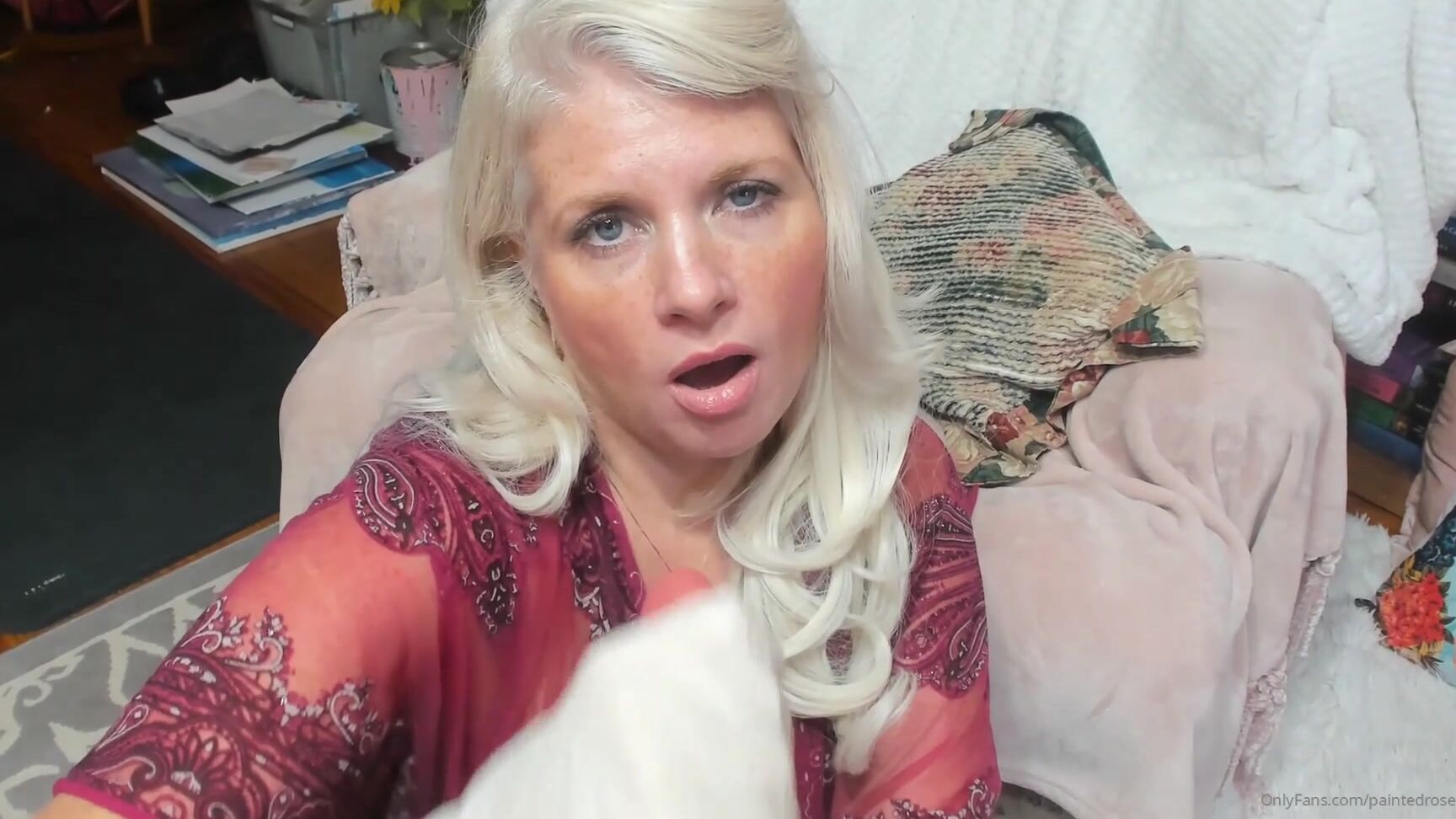 Paintedrose Mom Next Door Her Glove Slave Milf Next Door Sees Y