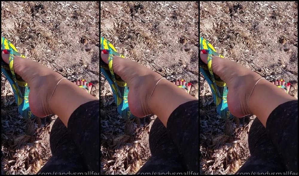 Mica Sandy Nicknamed Sandysmallfeet Onlyfans Beach Dangling Time Is The Best Time