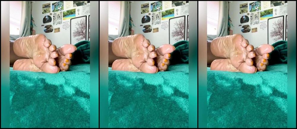 Magical Mesha Nicknamed Magicalmeesh Foot Fetish 06 28 2023 Onlyfans Video Laying Down Reading And I Thought To Make This For You Guys