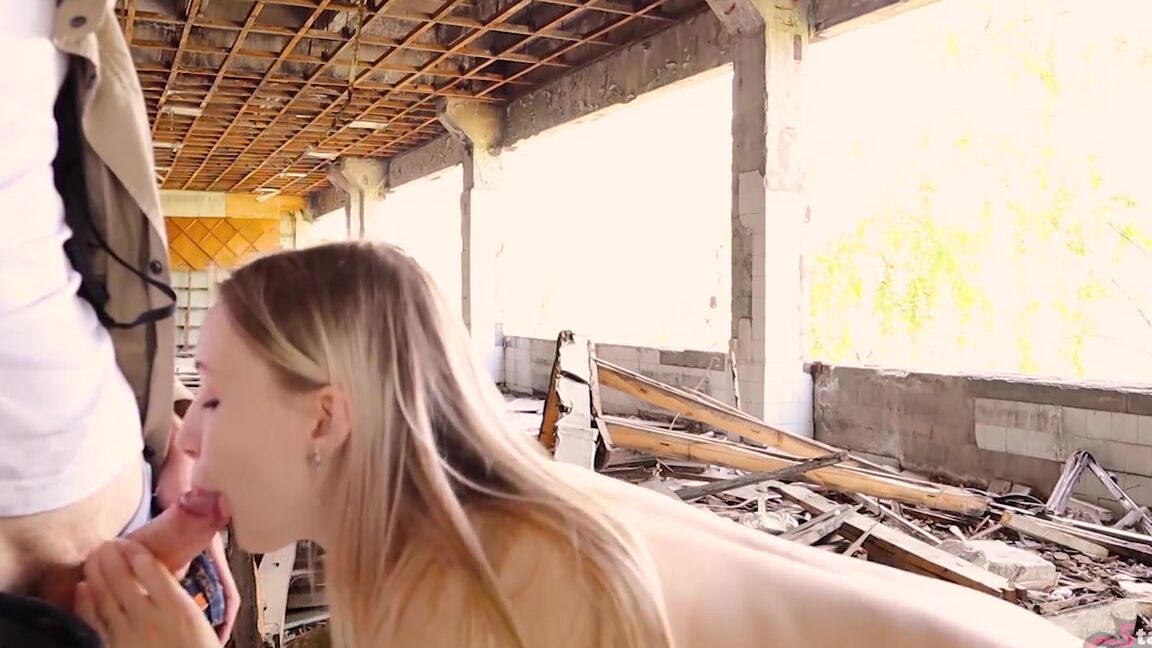 Stacy Starando Красивый секс со школьницей в заброшенном доме xHamster xhamster