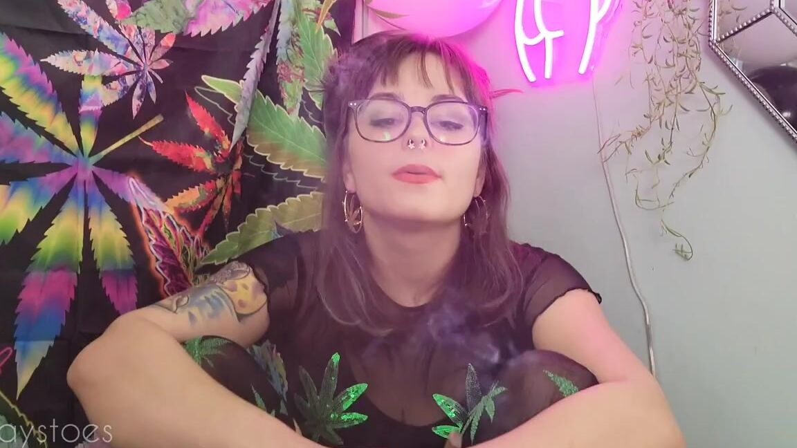 Tays Toes Nicknamed Taystoes 04 20 2022 Onlyfans Video Sock Removal While Smoking I Really Love This Video Feels So Cinematic Happy 420 To All