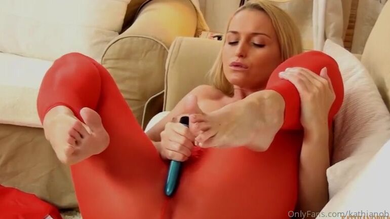 Kathianobilixx Findom 03 03 2021 Onlyfans Video Kinky Wednesday And My Pretty Feet Teaser For You My Loves