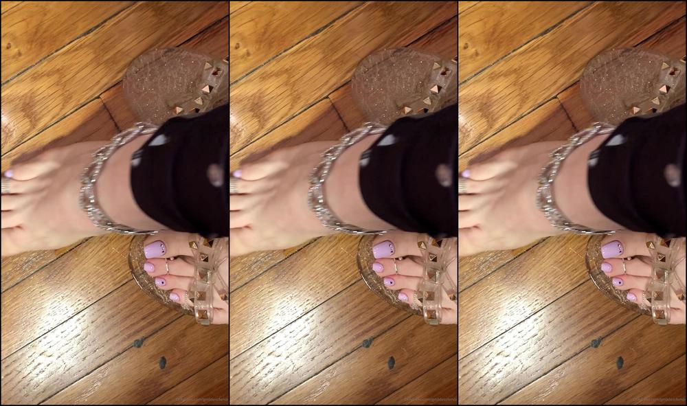 Goddessfendi 181009845 03 16 2020 Oil Spit These Flip Flops