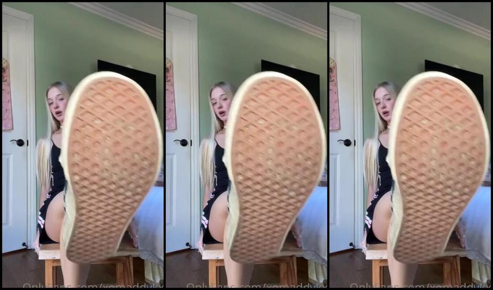 Goddess Kaylee Aka Xomaddykxo Onlyfans Come And Sniff My Soles W Me In This Sweet Stinky Vans Removal Please Feel Free To Give Me Ideasp
