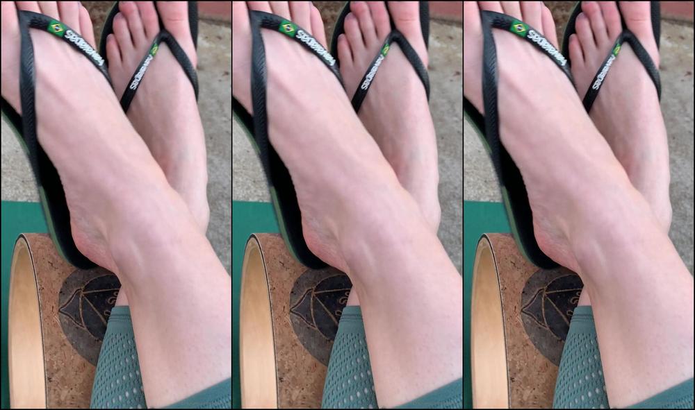 Fityoginina Flip Flops Are Just To Tempting Not To Play With I Simply Cannot Wear Them Without Doing