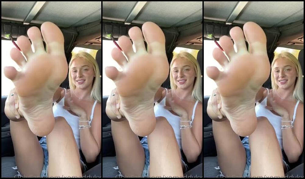Goddess Kaylee Aka Xomaddykxo Onlyfans Who Missed My Sweet Sexies In The Car Car Soles Will Always Be My Fav Like This If They Re Ur Favep