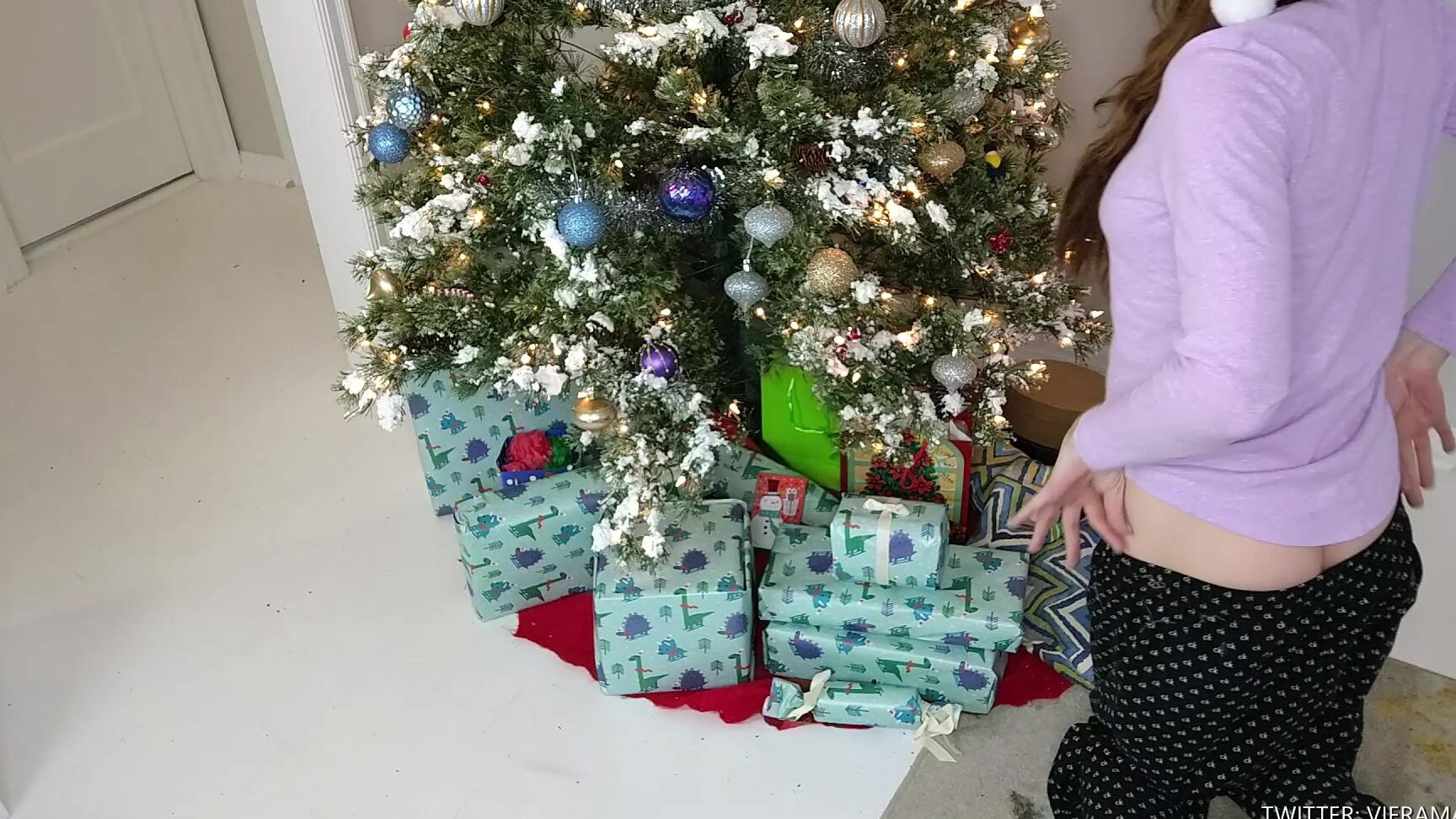 Vieramayxxx Pants Fall Down On Christmas Morning