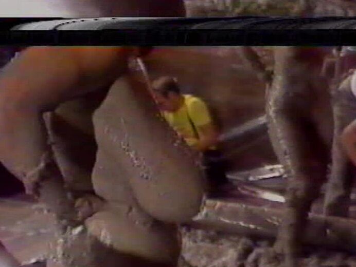 Soft, mudwrestling Titanic Toni vs. Liz SiteRip