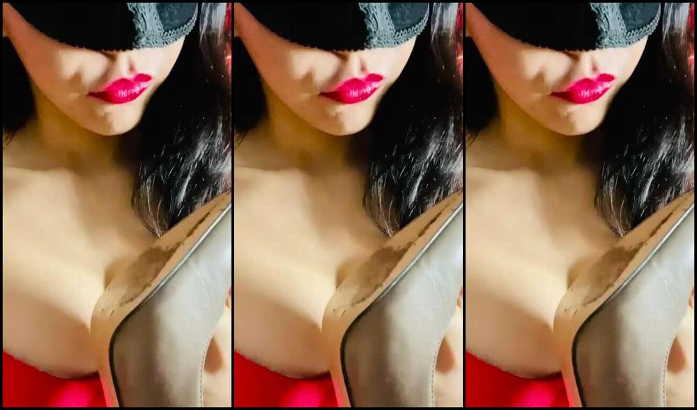 Mistress Gaia Buongiorno Schiavo Ora Lecca Good Morning Slave Now Lick