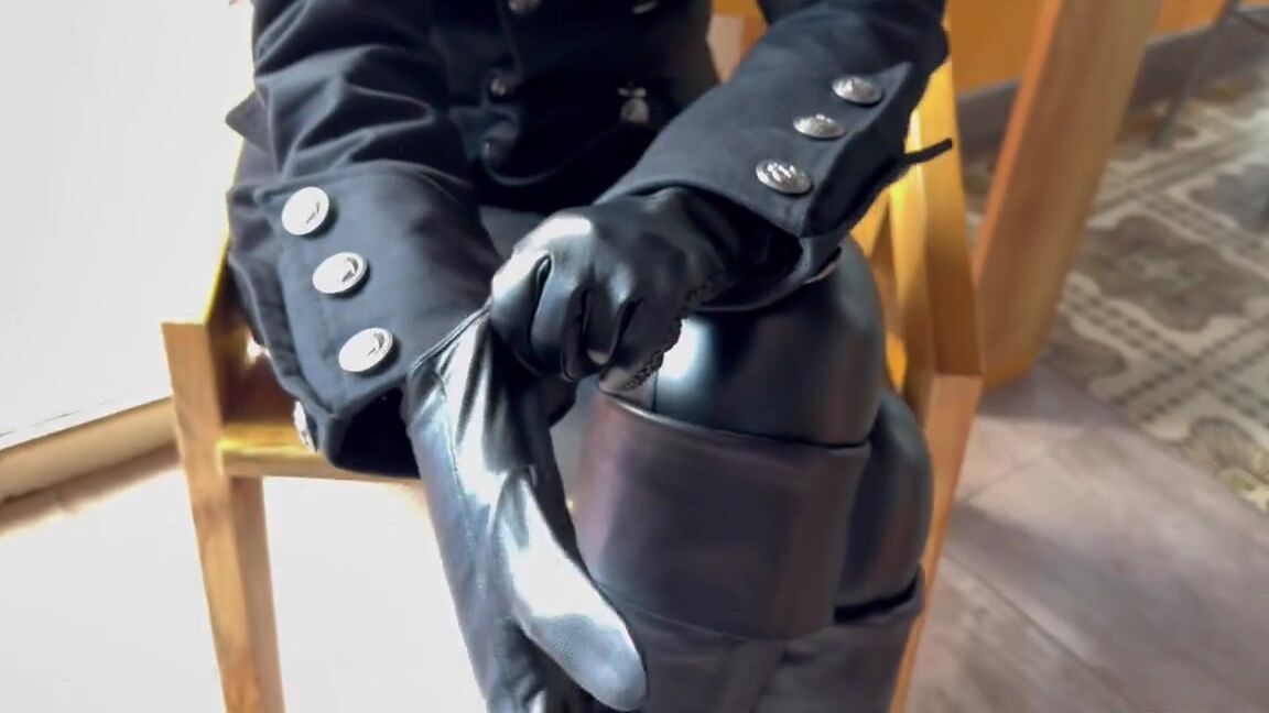 Goddess Kalinda Nicknamed Goddesskalinda Onlyfans Im Wearing My New Gloves For The First Timeits Nice For Me To Wear Gloves And