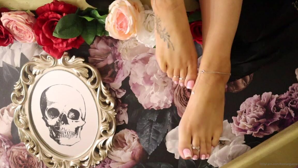 Footsiegalore Onlyfans Dangling My Feet Over The Edge