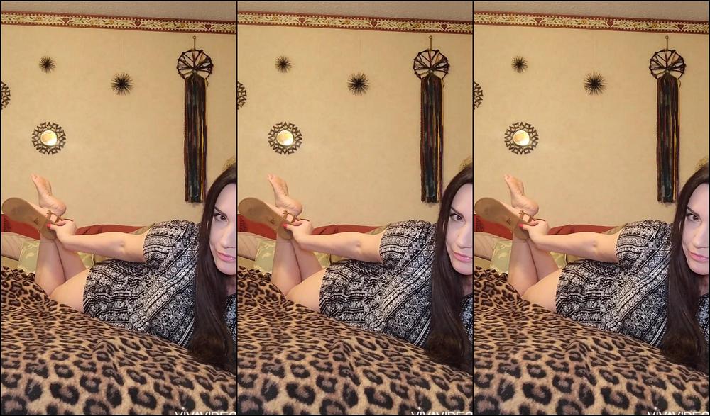 Sandals sniffing_2 SiteRip