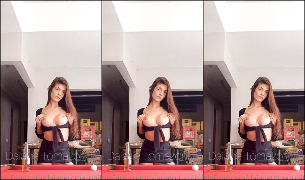 Daianetomazonifans 2578150680 08 28 2022 Acompanhei Meu Boy Hoje Na Barbearia E Enquanto Esperava Fiz Uns V Deozinhos Em Uma Mesa De