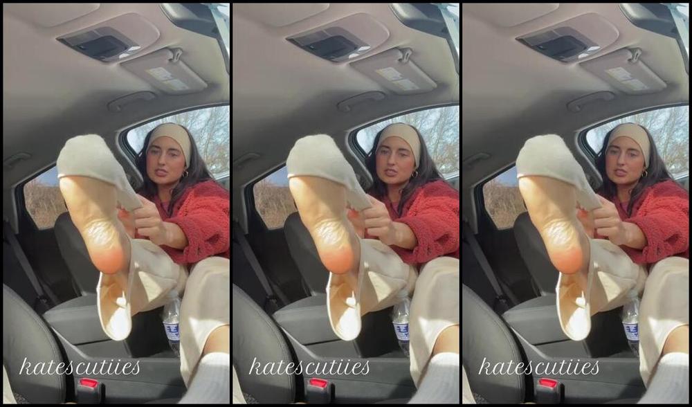 Goddess Kate Aka Katescutiies Onlyfans A Quick Stinky Sock Removal In The Car For Your Sunday F