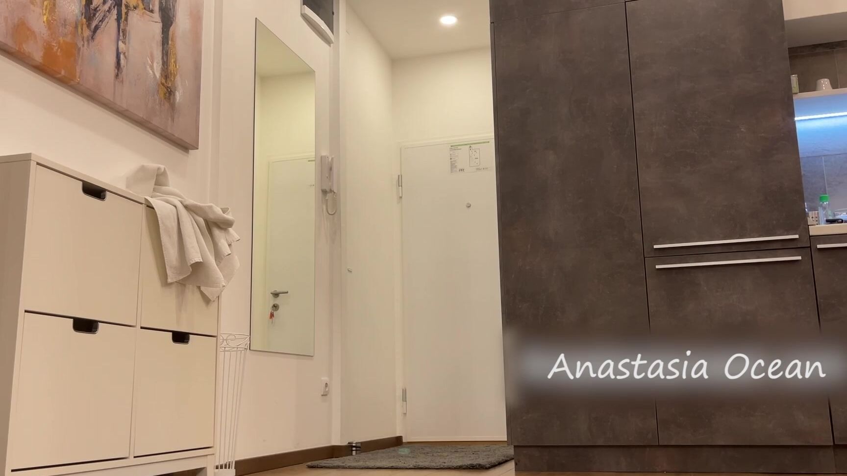 I wait a delivery guy to show him something interesting. Exhibitionist girl. (2) Pornhub