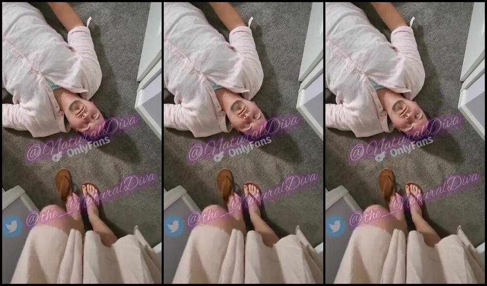 Naturaldiva Onlyfans Under My Barefeet