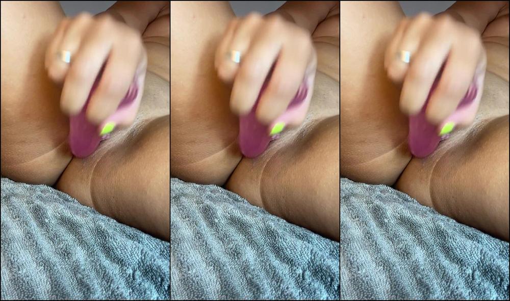 Lola Xox I Love Stroking My Pussy With My Dildo It Feels So Good T