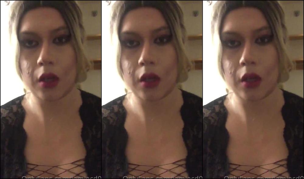 Jamiecd Doing What A College Cd Does In An Empty Dorm Room