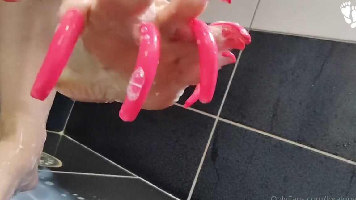 Lora Long Nails Nicknamed Loralongnails Onlyfans Soothing Shower Long Nails And Lathered Feet