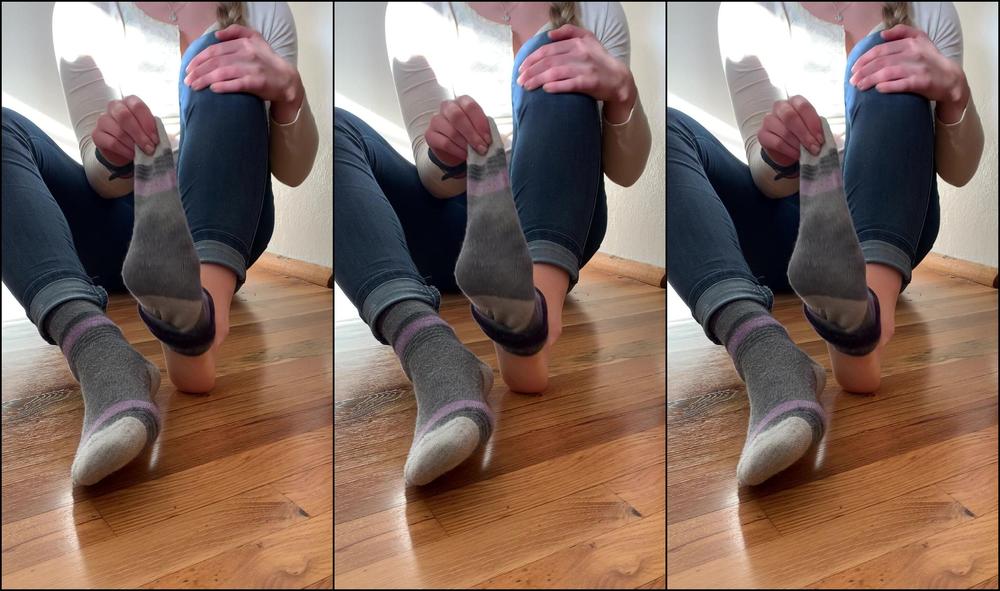 Fityoginina Fuzzy Toes Sock Strip