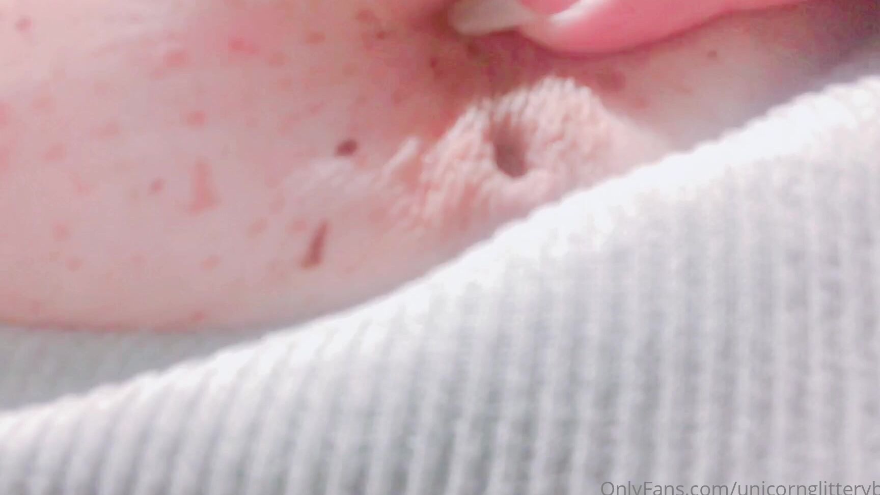 Unicornglitteryblood 3267583674 04 06 2024 Being Naughty At The Bar Daddy Wants To Let Strangers Suck And Pull On My Innies