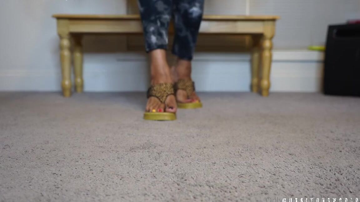 Auntie Lynn Nicknamed Mrslynnsworld Onlyfans I Made This Videos For A Few Of My Fans The Love To See My Feet