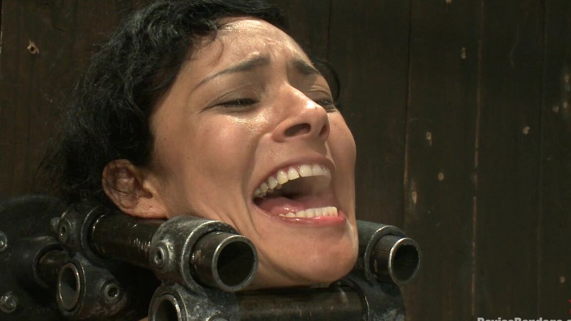 "Beretta James" Bondage, Hardcore, Domination, BDSM Beretta James. Tight bodied brunette rides the sybian SiteRip