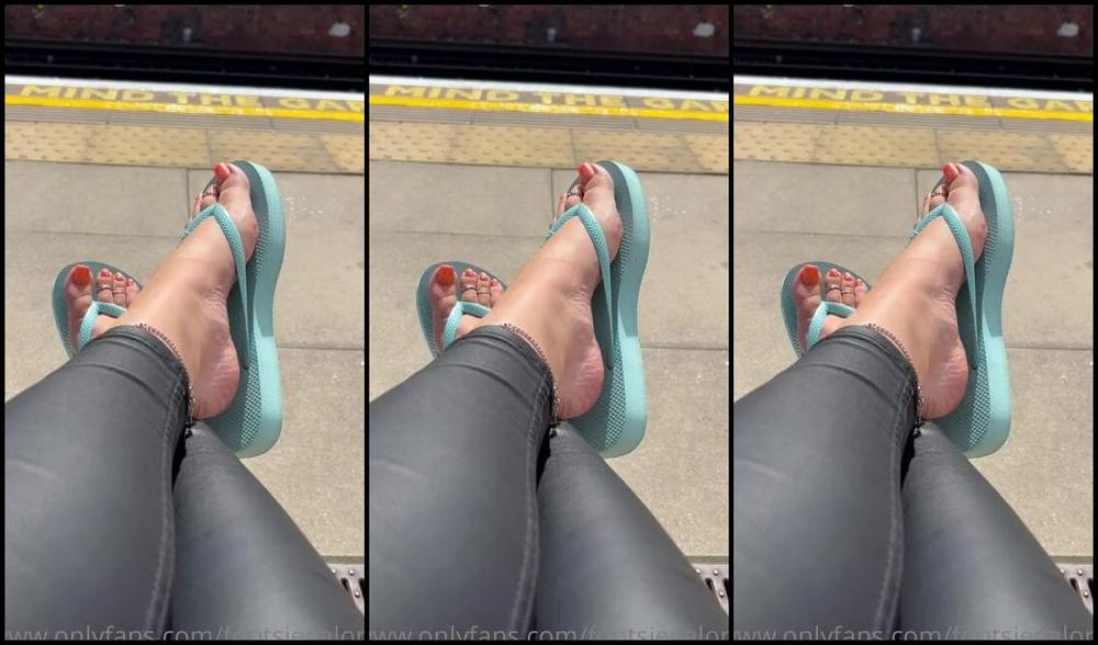 Footsiegalore Onlyfans Just Flipping And Flopping While Waiting For My Train So Many People Were Looking At Me But I Absol