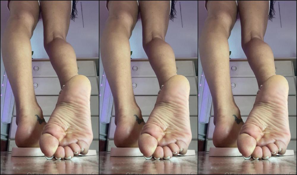 Queenstarb My New Fliflops Are So Cute Oopsie My Feet Are A Lil Bit Dirty Swipe To The End If