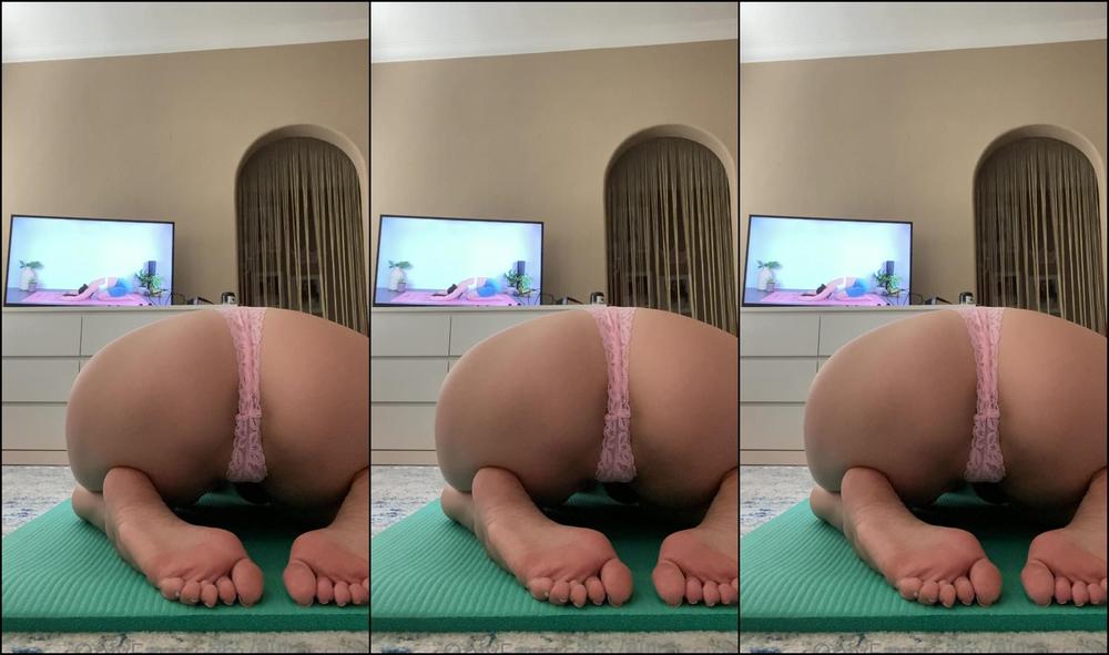 Jillkassidyy Morning Stretch Happy Hump Day Yall