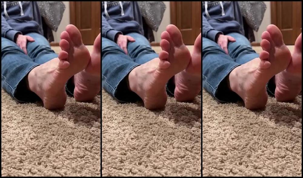 Solemate91 Nicknamed Solemate91 Onlyfans It S Time To Find A Private Place To Go And Focus On My Feet I Know