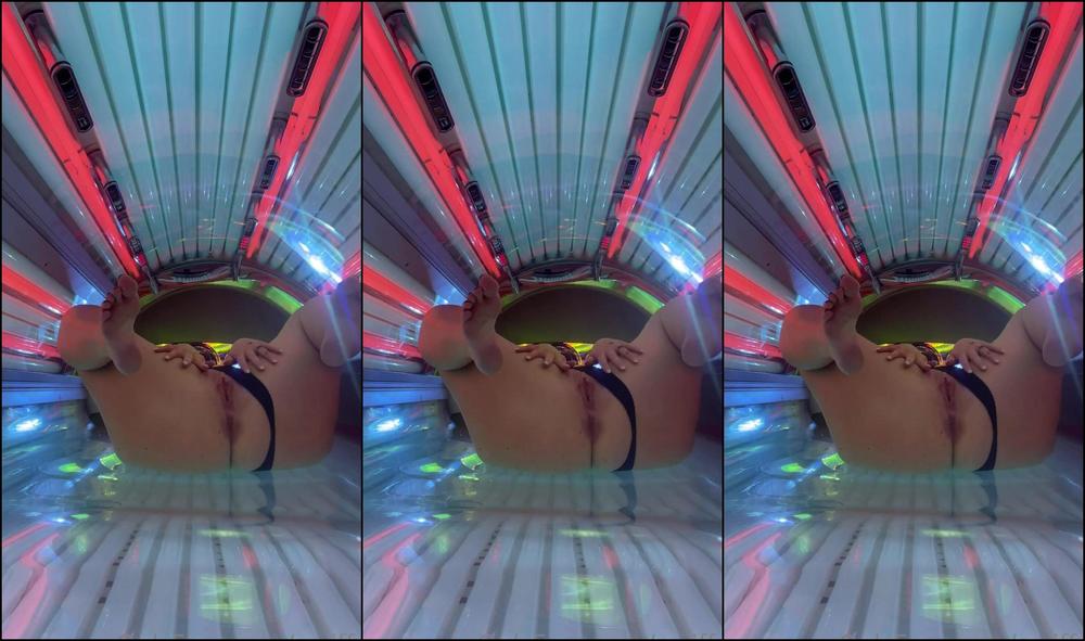 Sxphiemxi 2420495111 04 10 2022 Sunbed Play Until Orgasm Let S Hope There S No Secret Cameras In This Place