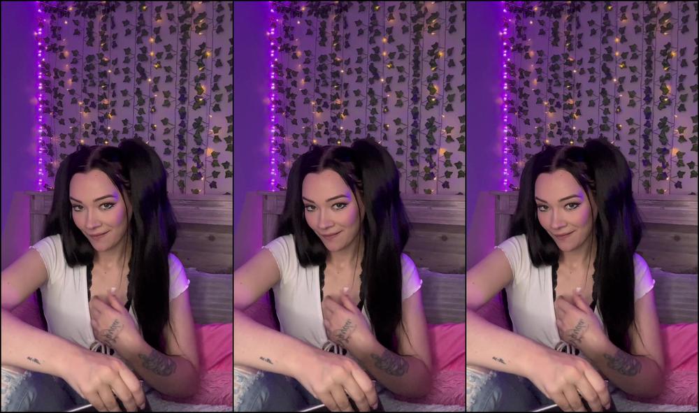 Camicutesoles Bratty Stepsister Finds Out About Your Foot Fetish And