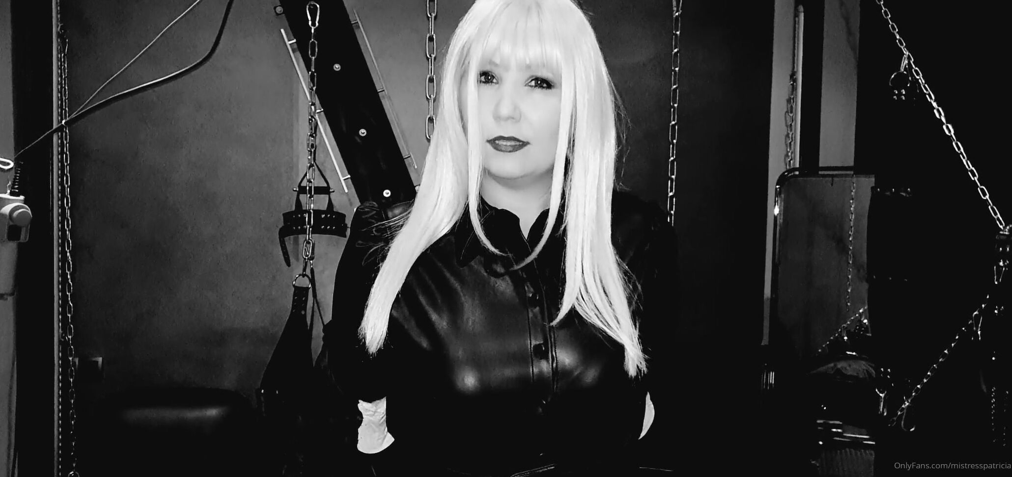 Mistresspatricia Eine Strenge Lady In Schwarzem Leder Du Wei T Wo Dein Platz Ist Sklave