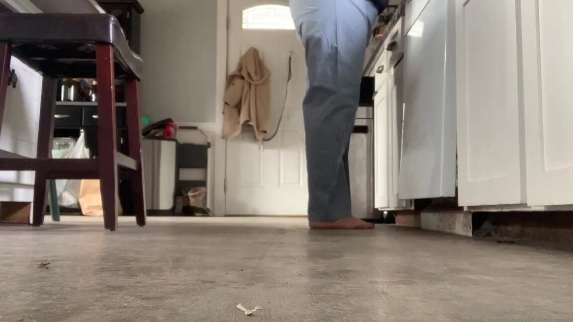 Shawna Nicknamed Granitegirl Onlyfans Making Breakfast Before Work