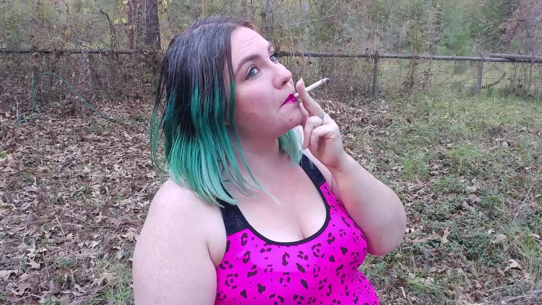 Camgirlkitten Cig Smoking In Backyard