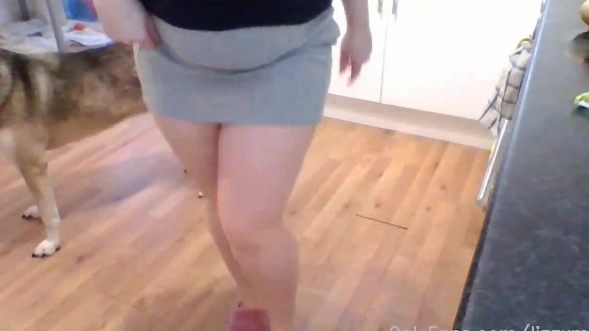 Lizzyminx Stream Started At Pm Cooking Dinner Come Say Hi I May Have To Shoot If