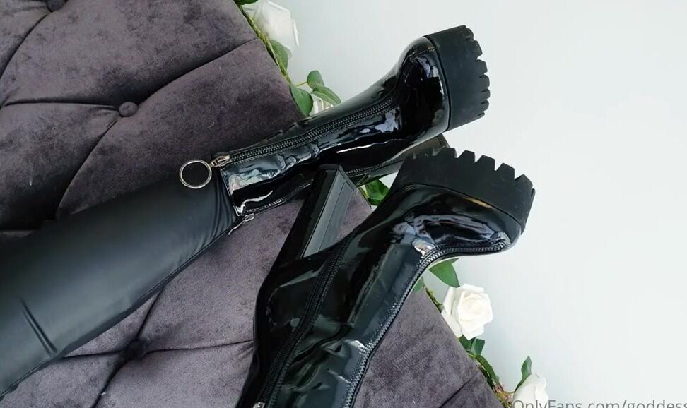 Miss Evie Lock Nicknamed Missevielock Onlyfans How Badly Do You Want To Lick Up And Down My Shiny Black Boots